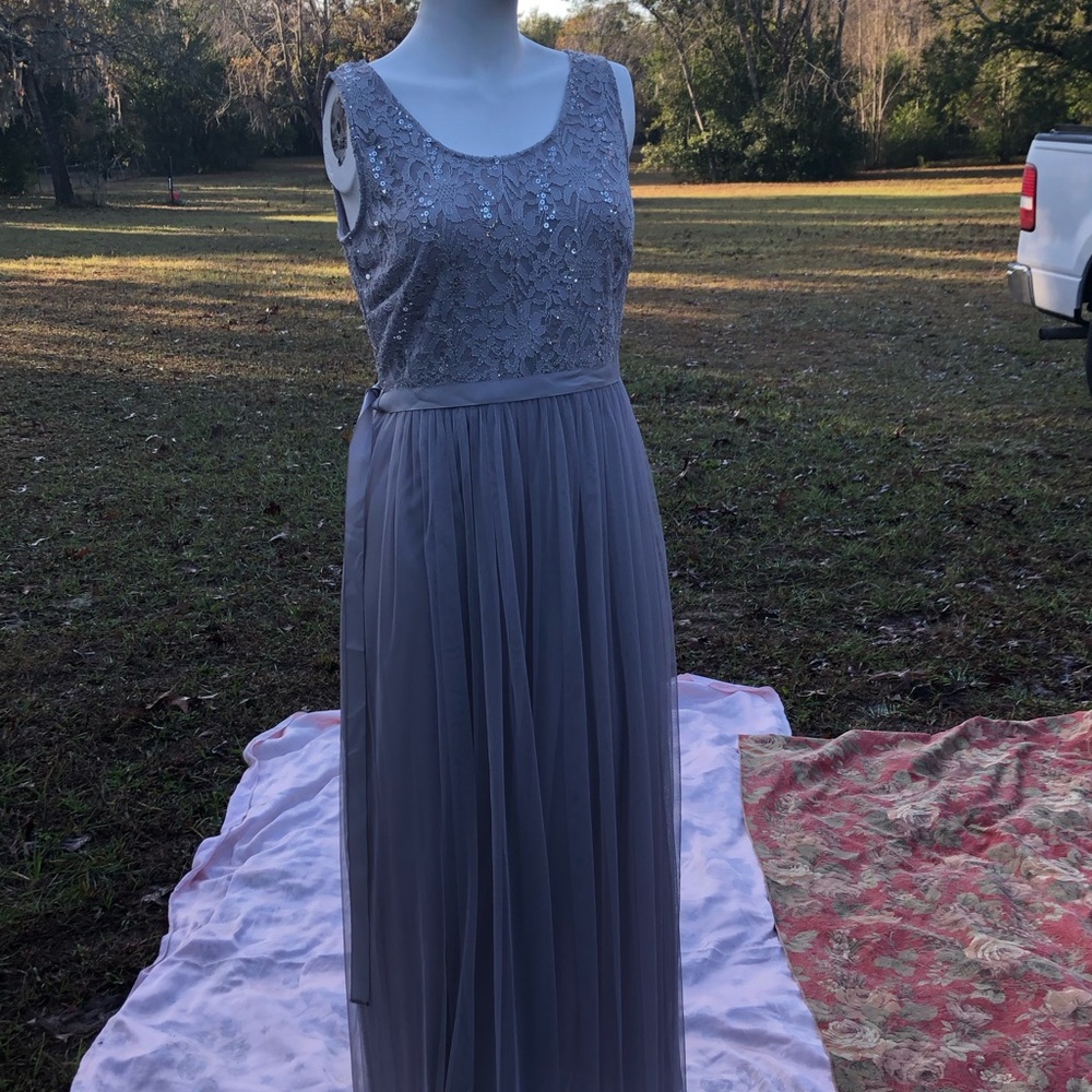 New With a Tag Beautiful Sequin /Chiffon Evening Dress by Candalite Size M Gray
